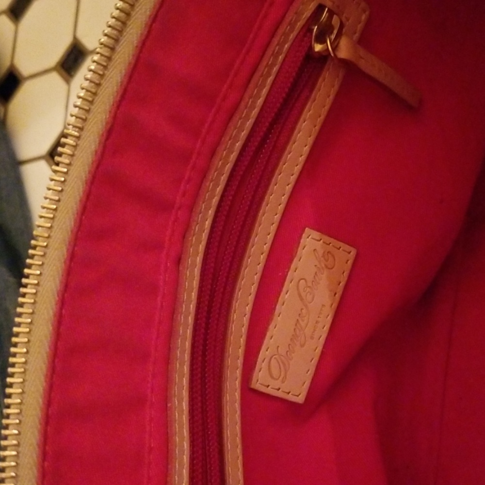 Handbag - Picture 3 of 4